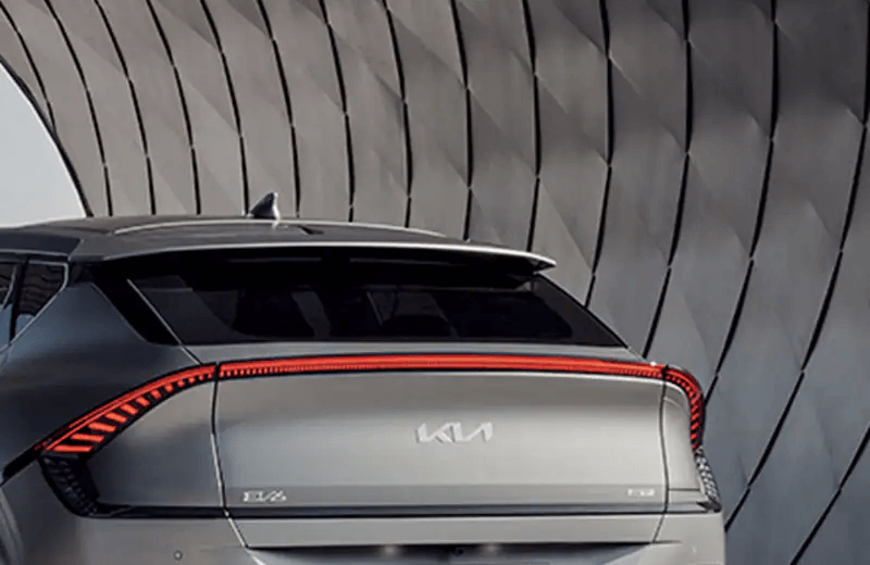 Connected LED Tail Lamps with Sequential Indicators